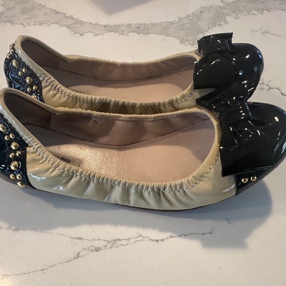 Miu Miu Black and Cream Flats - Picture 2 of 5